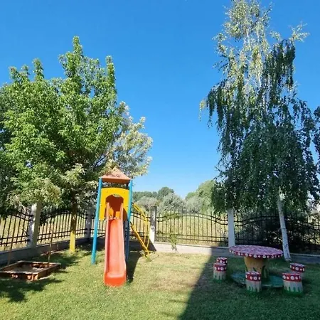 Sea Diamond 2-bedroom In Sunny Apartment *