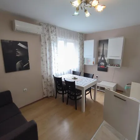 Sea Diamond 2-bedroom In Sunny Apartment *