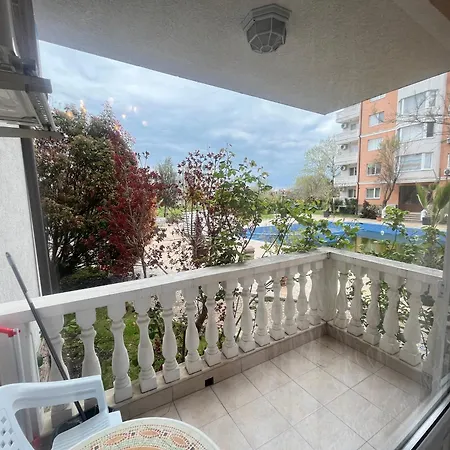 Sea Diamond 2-bedroom In Sunny Apartament